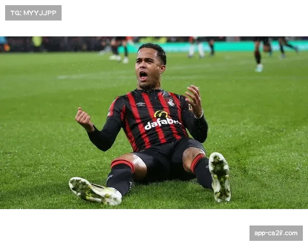 半场:威尔逊双响,西汉姆联客场两球领先伯恩茅斯 半场:威尔逊双响,西汉姆联客场两球领先伯恩茅斯