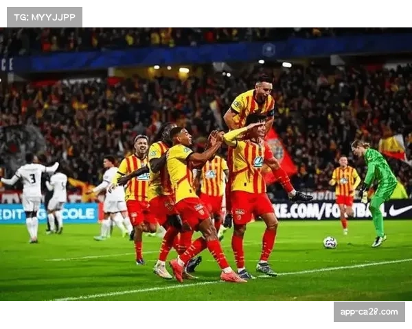 朗斯3-0完胜图卢兹，半程冠军稳居积分榜首